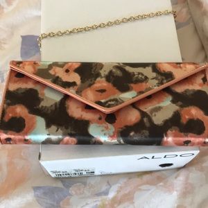 Also peach, brown and blue purse